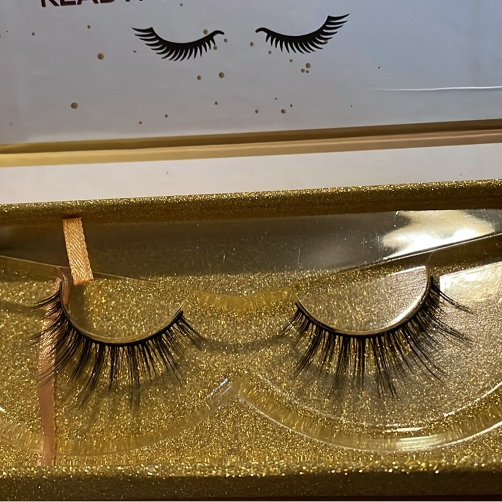2 pk Luxury Lashes.